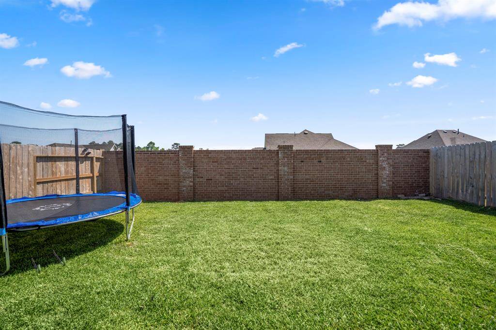 Backyard perfect for the kids trampoline