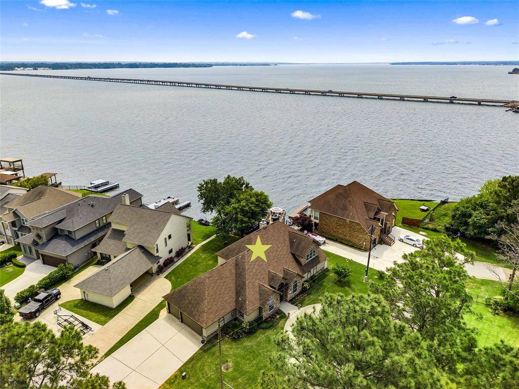 Stunning waterfront home, situated to maximize the views of Lake Conroe. Preferred South Eastern exposure, allows for a beautiful sunrise and shady afternoons.