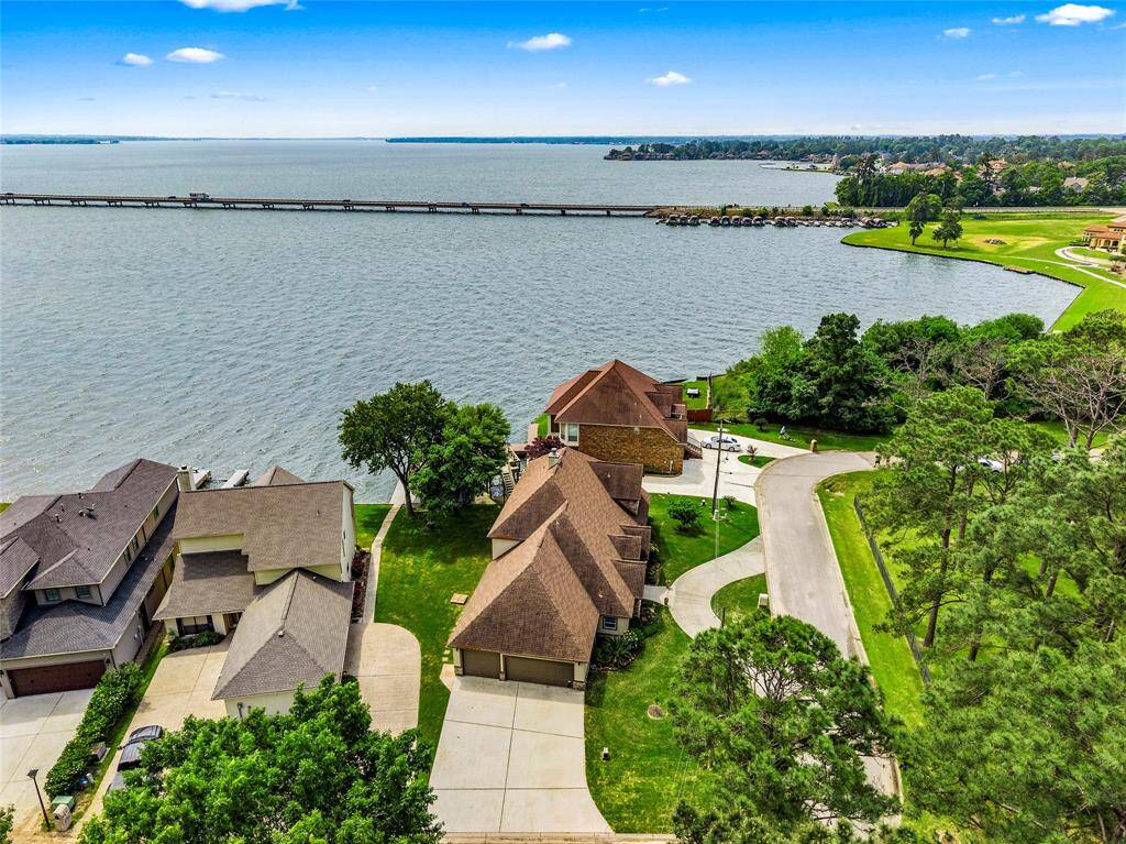 Rare find 3 car garage- single car is oversized in height and length for big trucks! Not to mention long driveway for boat/RV/trailer parking!