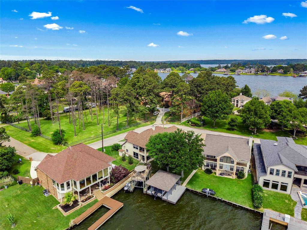 Water surrounds this neighborhood, truly nothing else like it!