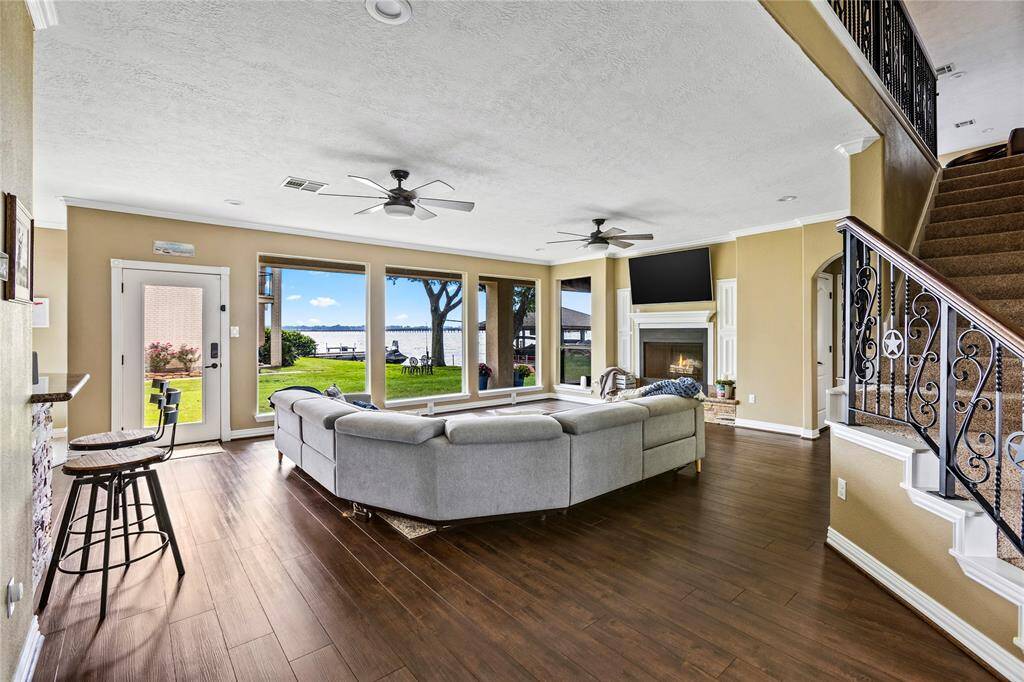Imagine these view every time you come through the front door!