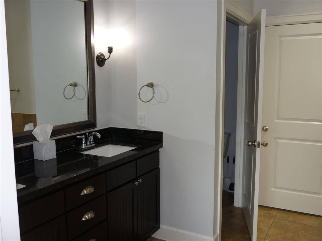 Double sink vanity with drawers between