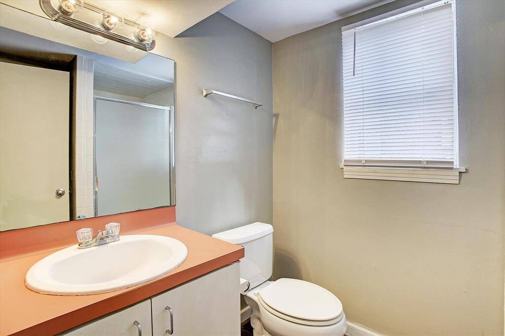 Carriage house bathroom.