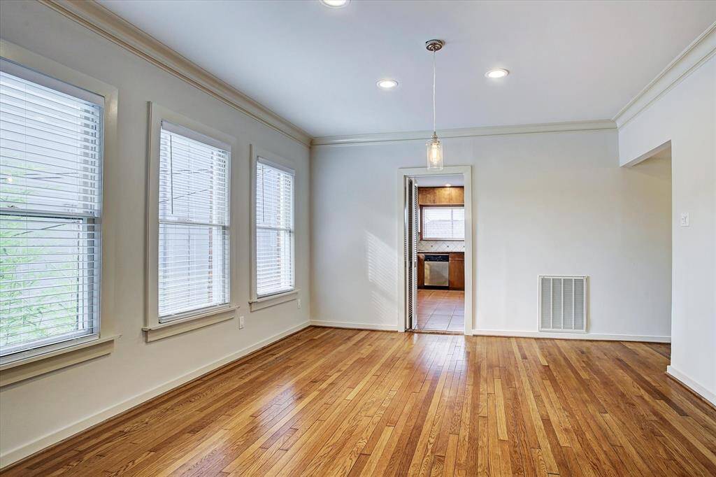 Upper unit dining room