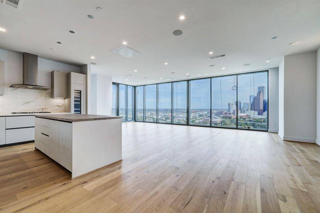 The Allen also features 4 onsite restaurants, Spa and a state-of-the-art gym. All of this is in the city’s most prestigious River Oaks zip code, only seconds from downtown’s finest entertainment venues.