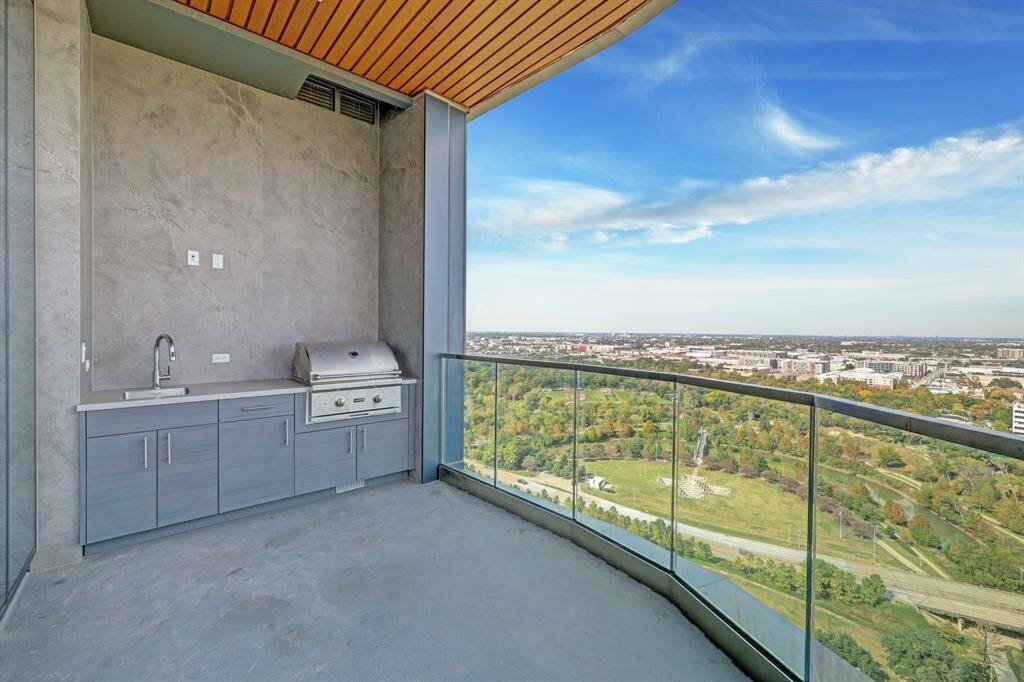 Year around outdoor dining on the private balcony and summer kitchen.