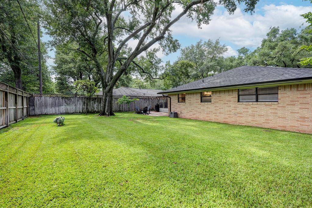 Another look at this fabulous backyard.