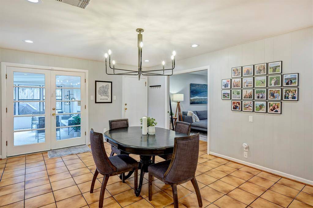 Central dining area is between the living room and kitchen.