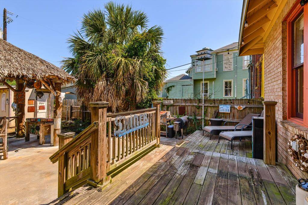 Huge back deck leads out to a huge slab and entertainment area!