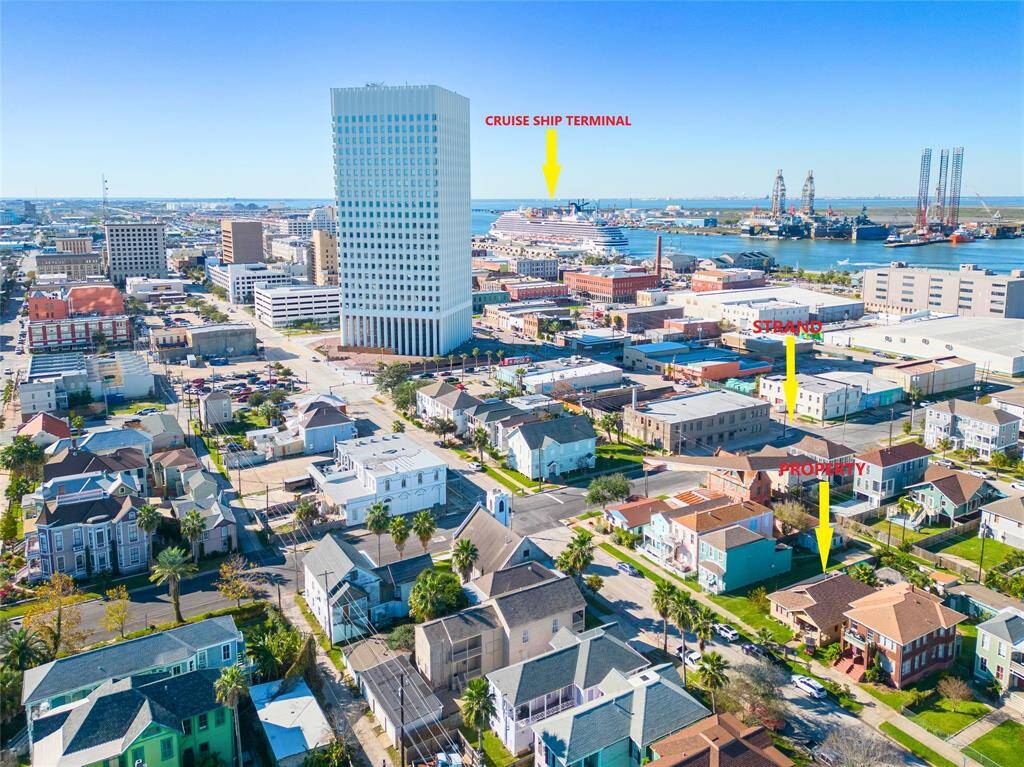 Amazing walking area! 2 Blocks from the Strand, restaurants and other attractions!