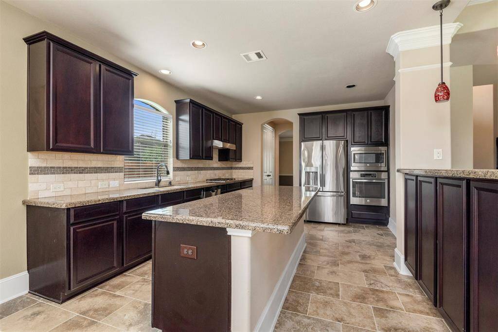 Notice the extra storage to the right under the serving area.