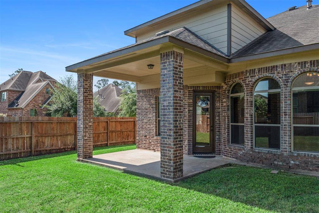 Nice covered patio.