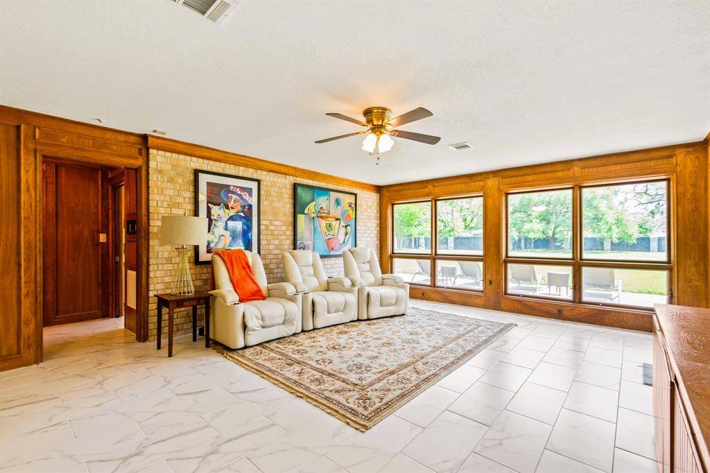 The guest house features its own cozy living room, seamlessly flowing into the open-concept kitchen for a spacious, airy feel.