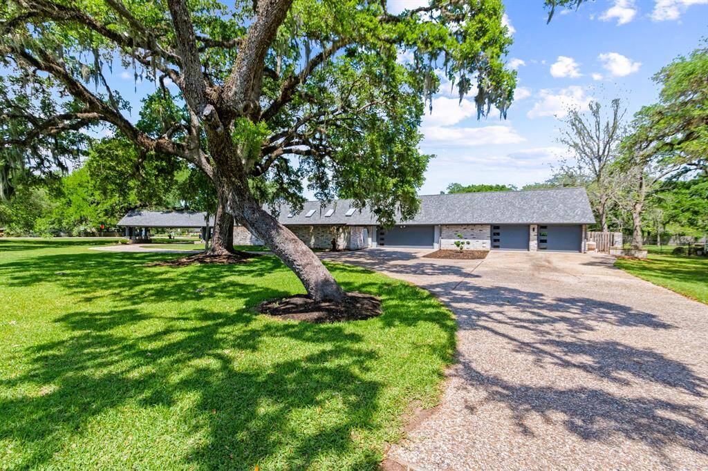 This home has 2 garages and 3 enclosed carport spaces.