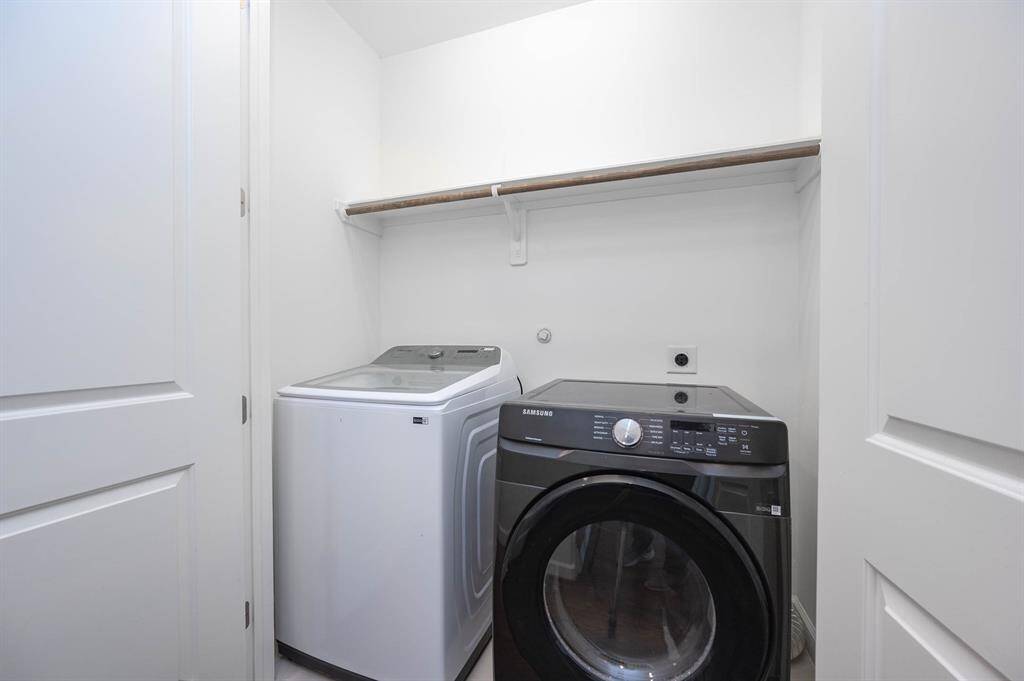 Third Floor Living Room. Washer & Dryer Included