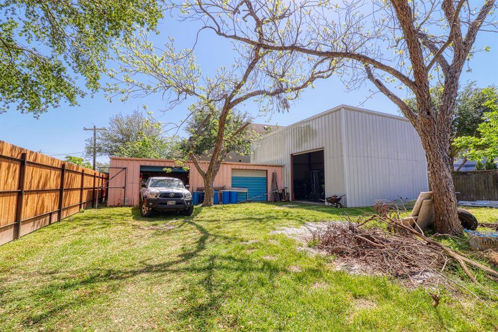 Large Back Yard with Warehouse and Shop
