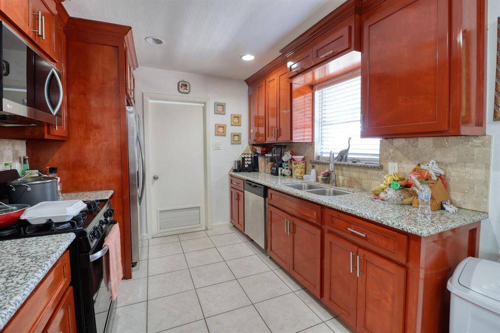 Kitchen with Granite countertops