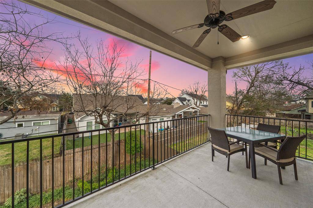 We LOVE this oversized veranda balcony! Offering plenty of space to relax and unwind, it’s the perfect spot to enjoy your morning coffee or take in the evening breeze.