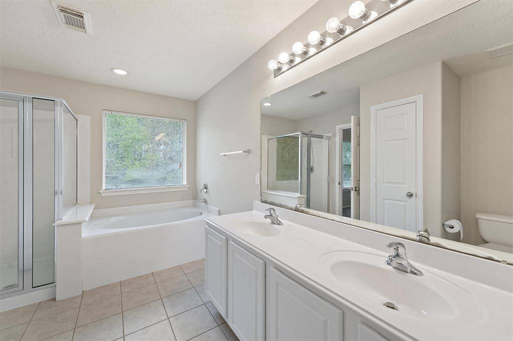 En-suite Master Bathroom