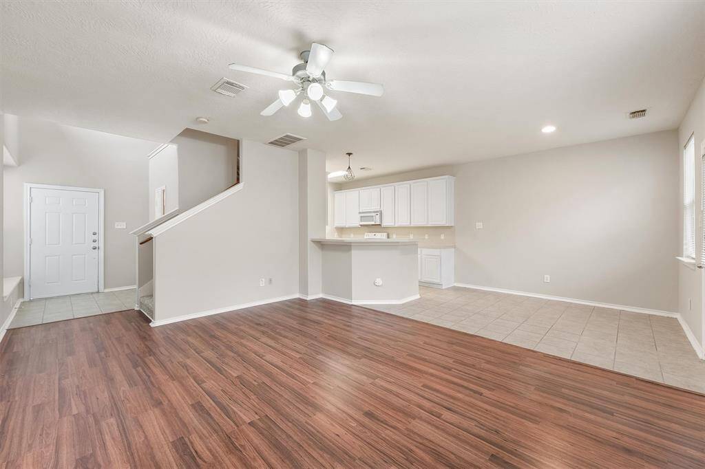 Living room with open flow to the dining area