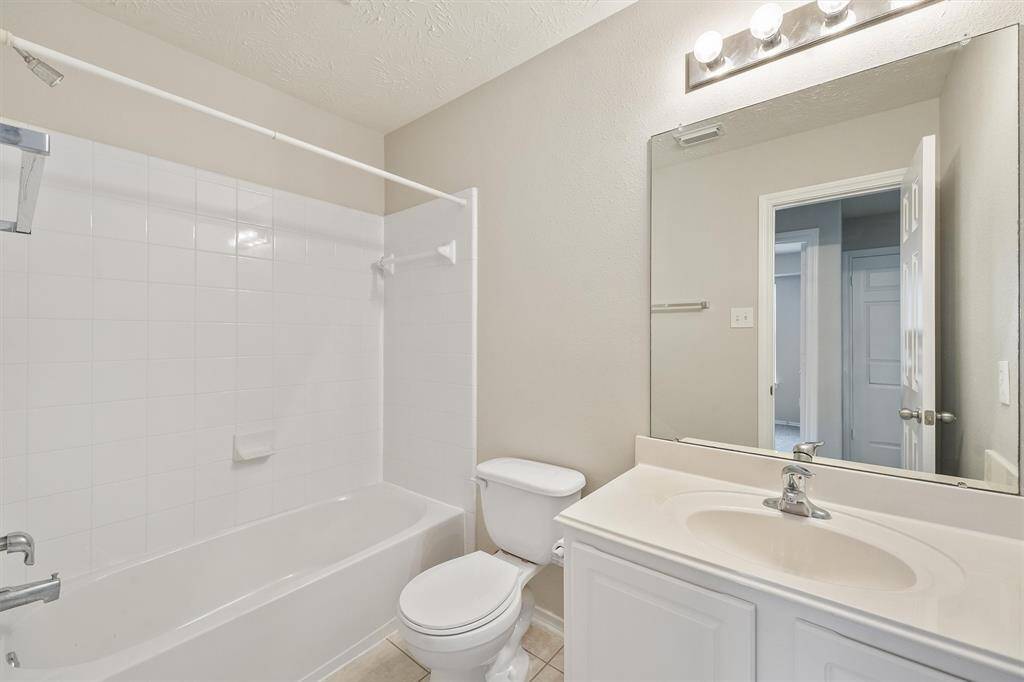 Upstairs hall bathroom
