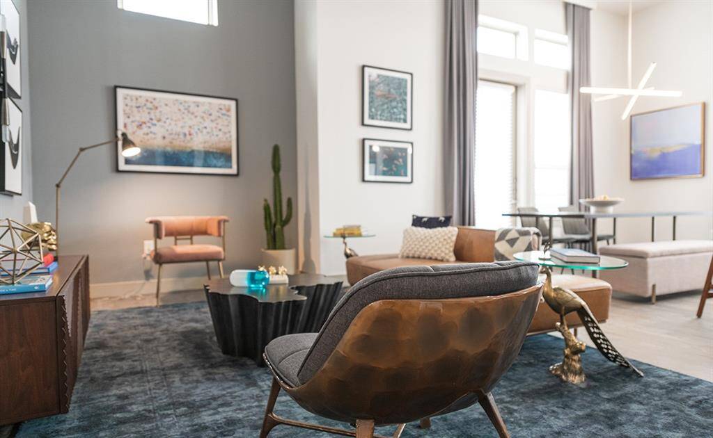 The scale of the room allows for nice size furniture pieces and larger art