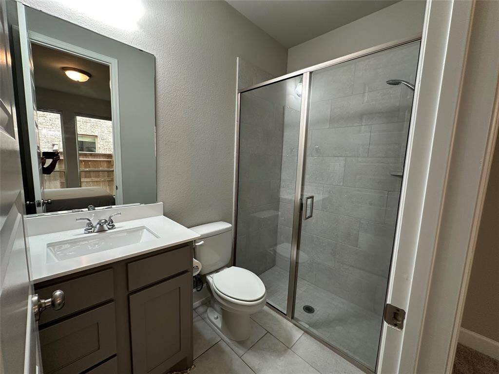Guest full bath