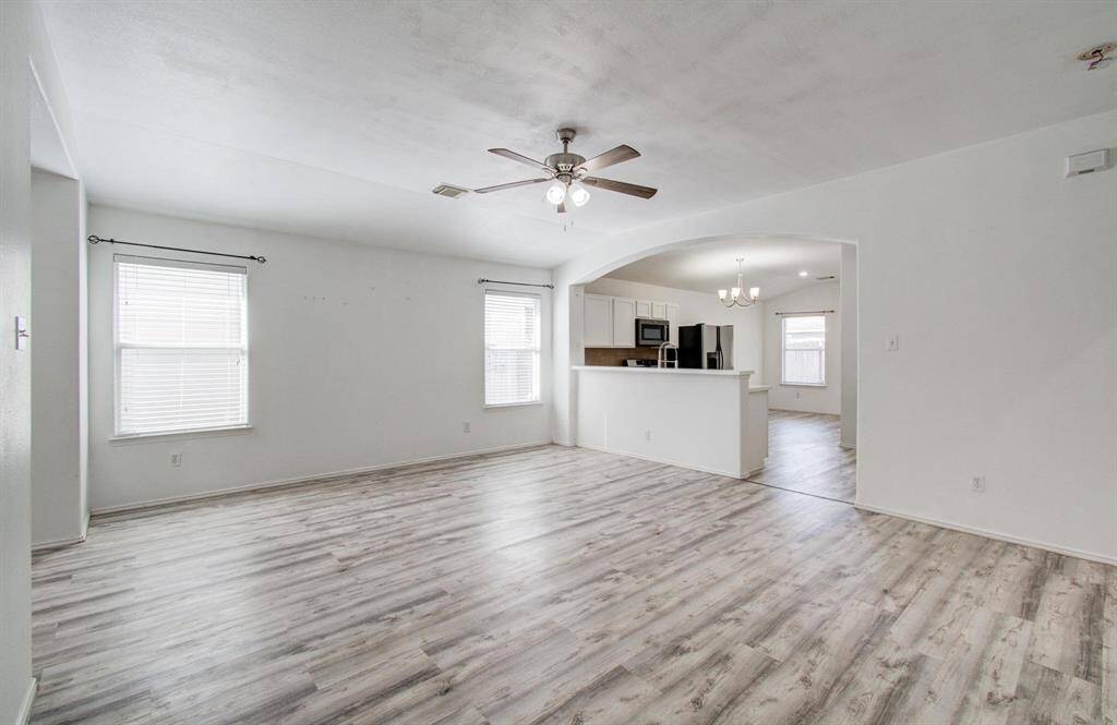 Spacious living room