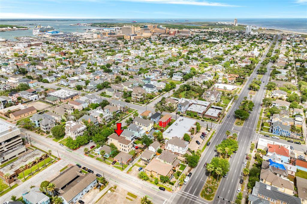 Home facing South East showing close proximity to UTMB.  9 blocks from UTMB.  Easy walk, bike ride or golf cart ride.