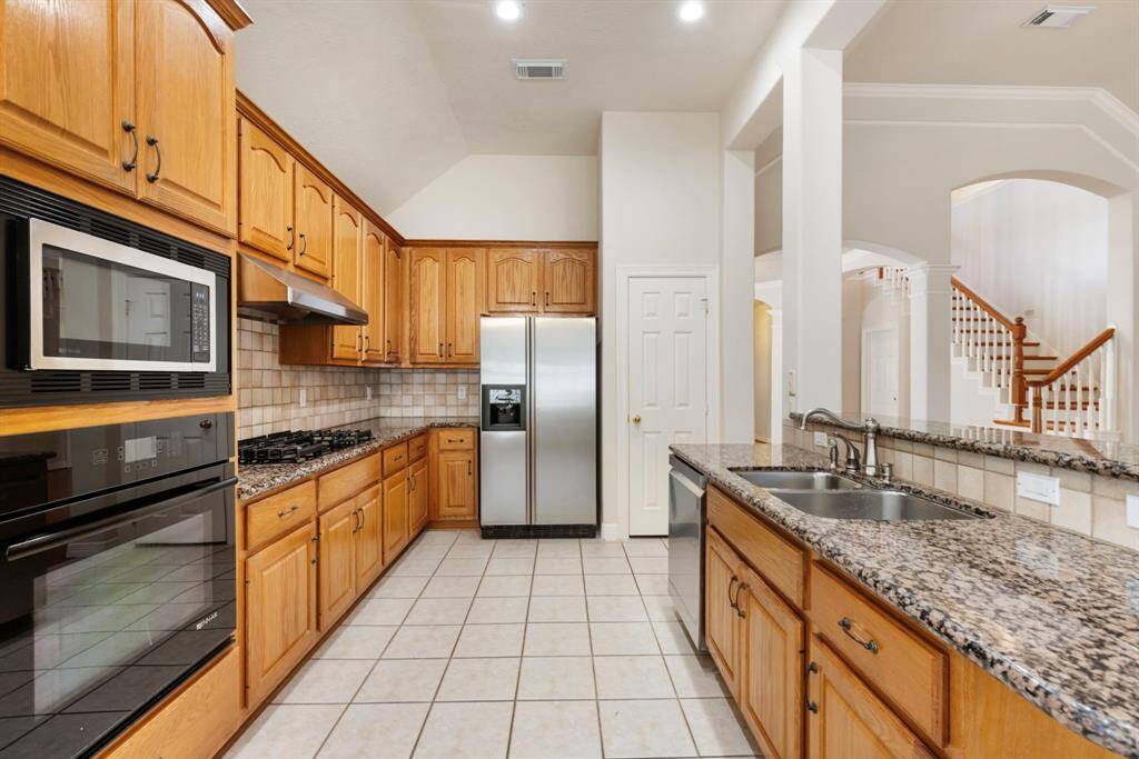 Plenty of space for meal prepping time!