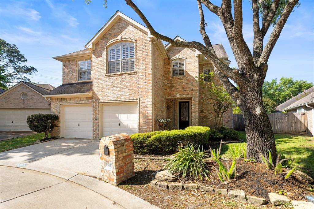 This home sits in a super private cul de sac street in a gated community.
