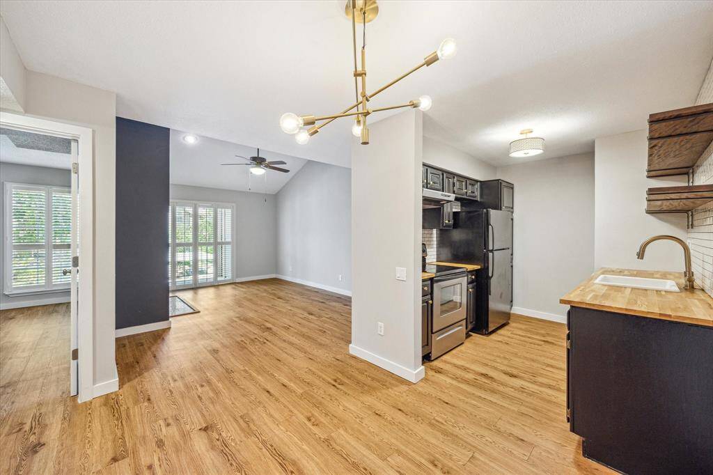 Incredible 1 bed/1 bath updated condo in desirable Heights location along the White Oak hike/bike trail for easy access to popular Heights destinations, downtown and more!