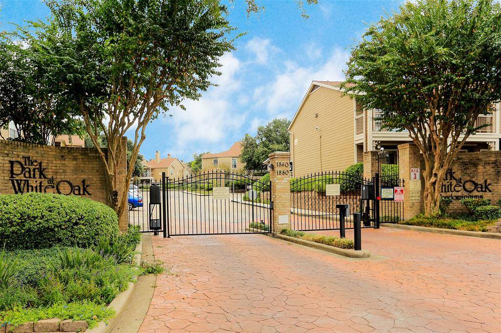 This gated community offers two community pools and guest parking. This amazing condo is an incredible place to call home!