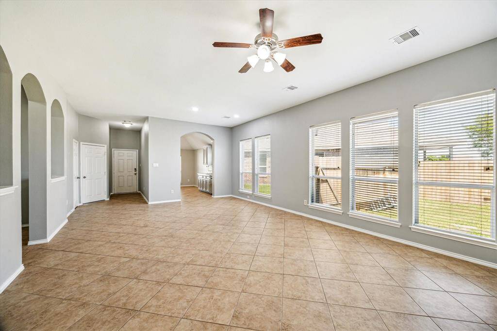 The Dining & Family Room Showcase a Spectacular Space for Gathering with Family