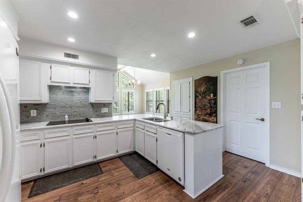 Kitchen with lots of cabinets