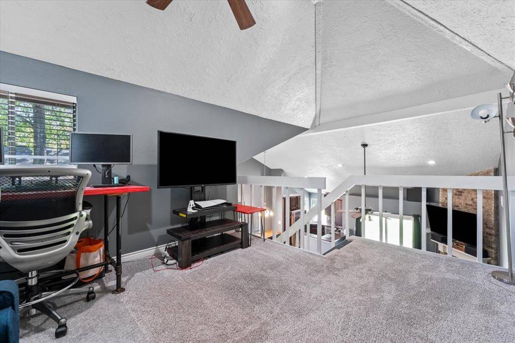 Upstairs office/game room