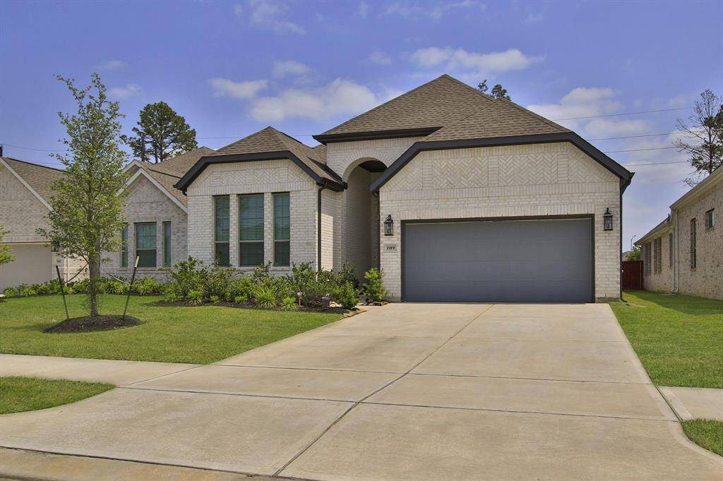 Located on a quiet Cul-de Sac with no neighbors in the front or back of you! Full Gutters, french drains added in the back and on the sides. Healthy Live Oak and mature landscaping. Christmas lights have been custom fit for home if you are interested...they can stay with home at closing.