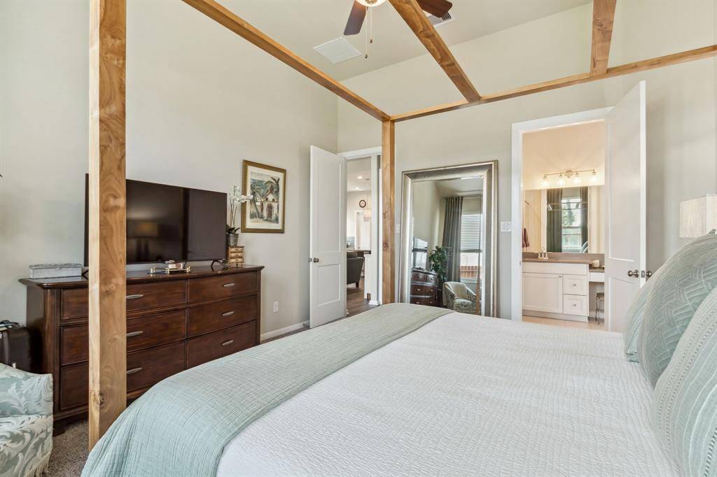 Primary suite with Huge Walk in Closet