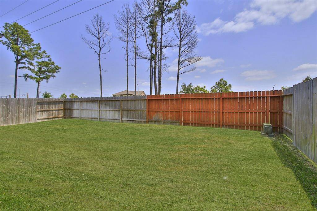 Good Sized fence yard with no back neighbors