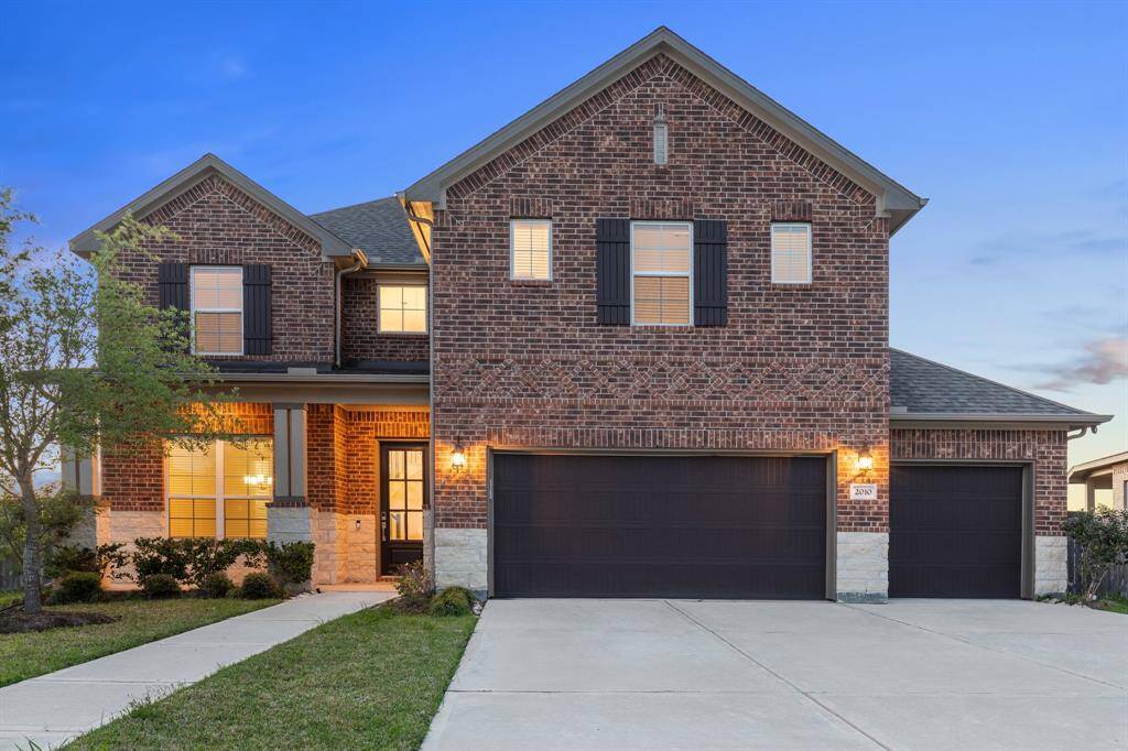 Welcome home to 2010 Harrow Oak in the highly sought-after Riverstone Ranch neighborhood. This home is located on one of the largest lots in the neighborhood (~11,000+ sq.ft.) and also offers 4 bedrooms, 3.5 bathrooms, gameroom, plus upstairs "bonus" room, and a huge 3 car garage.