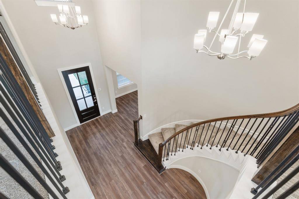 Heading up the impressive staircase, you'll find a huge game room, 3 large bedrooms, 2 full bathrooms, and an extra "bonus" room that could be finished out as a media room, exercise room, or whatever best fits your lifestyle.