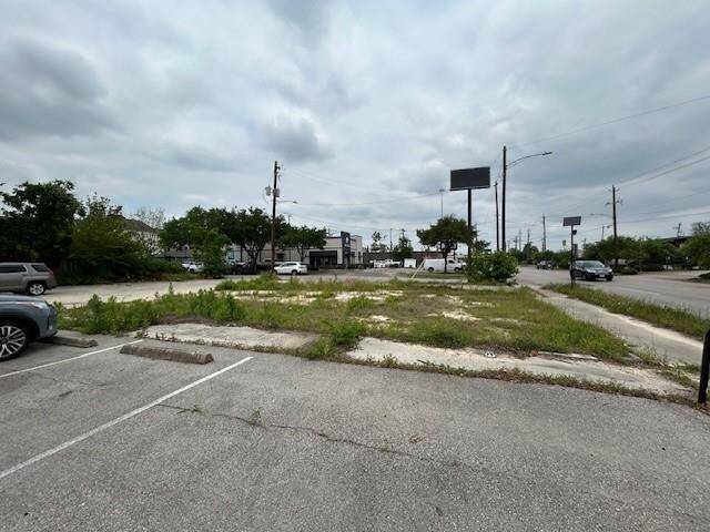This cleared lot offers a fantastic opportunity for new construction—residential, commercial, or mixed-use.