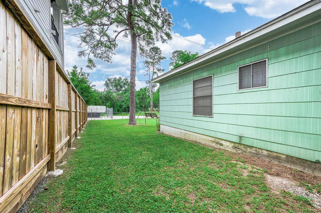 Expansive backyard-ready for your vision!
