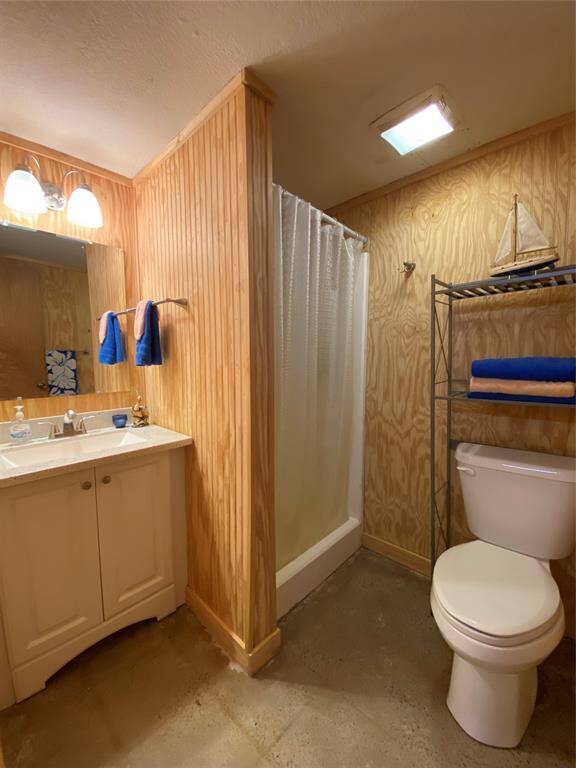 Downstairs full bathroom with stained concrete floors