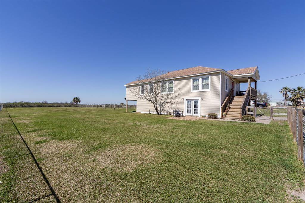 Another view of the spacious yard. So much room!
