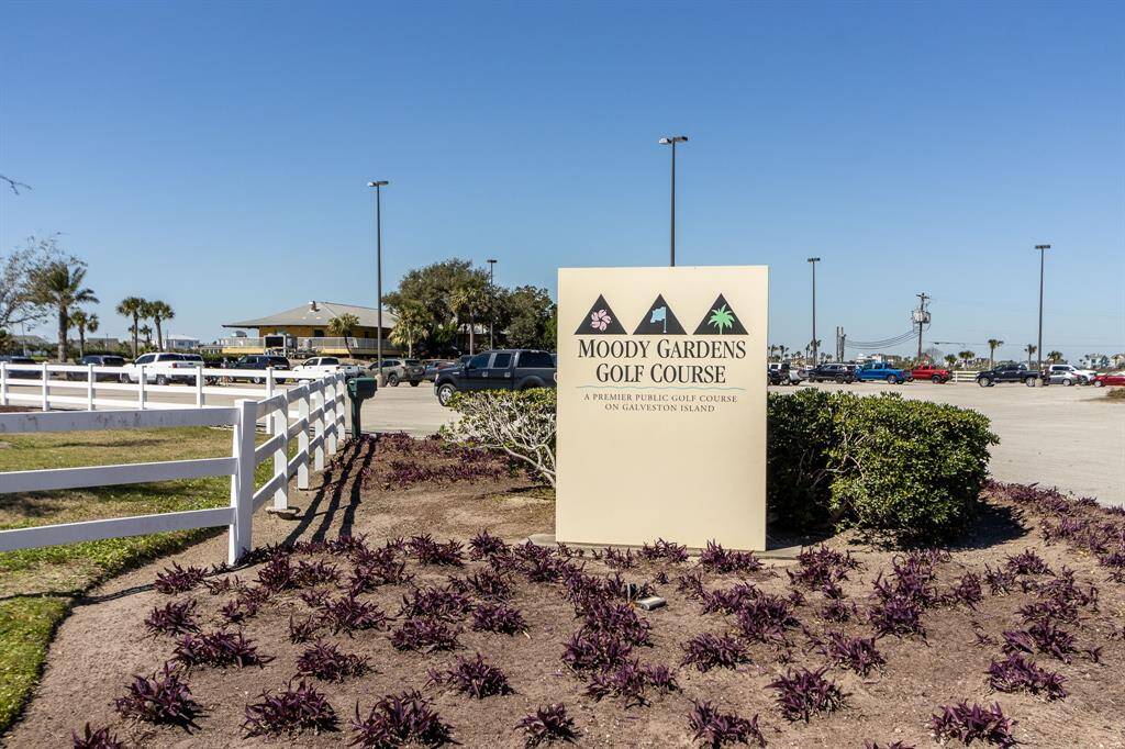 Moody Gardens Golf Course is on the way to the house!