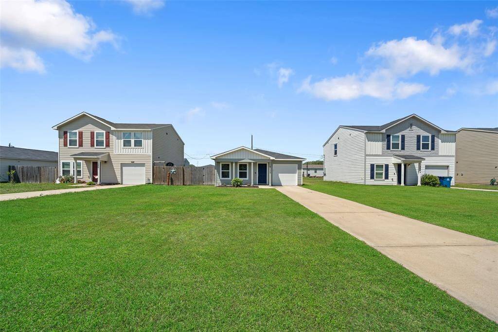 Ample off-street parking with an extended driveway—perfect for guests or multiple vehicles, and adds to the home’s convenience.