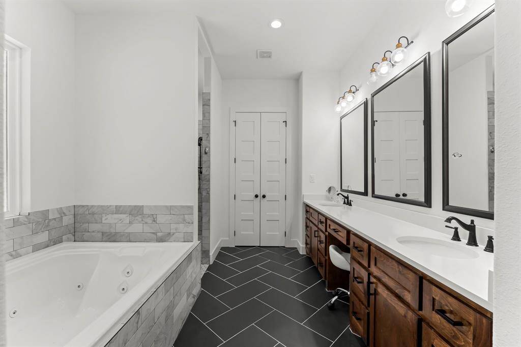 1st Floor - Primary Bath