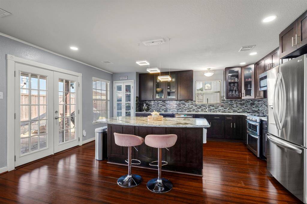 Luxurious upgrade Kitchen!
