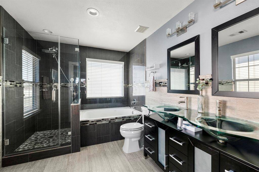 Beautiful Primary bathroom!